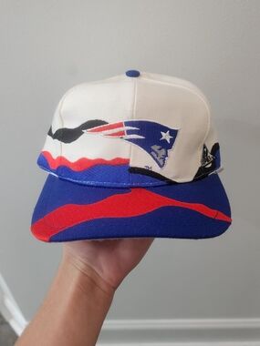 Vintage Apex One New England Patriots NFL Snapback Hat in great condition